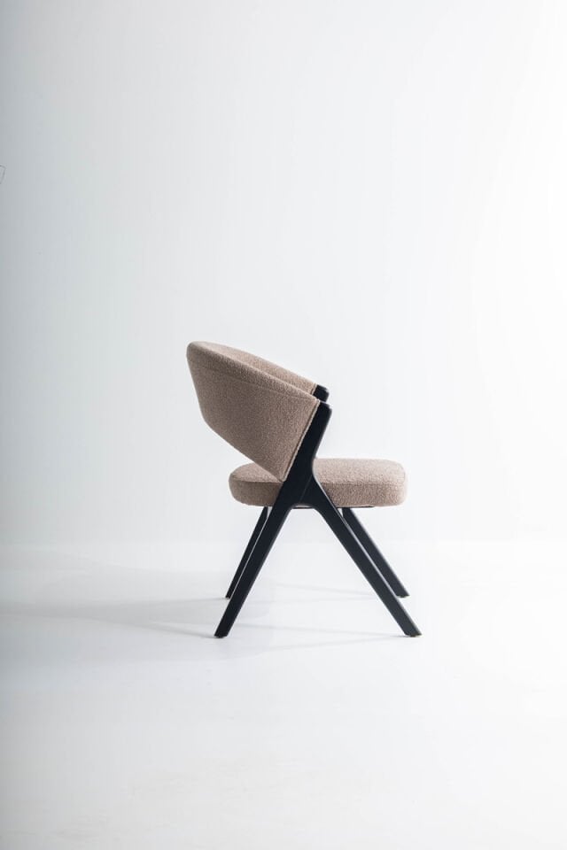 Monzo Stuhl